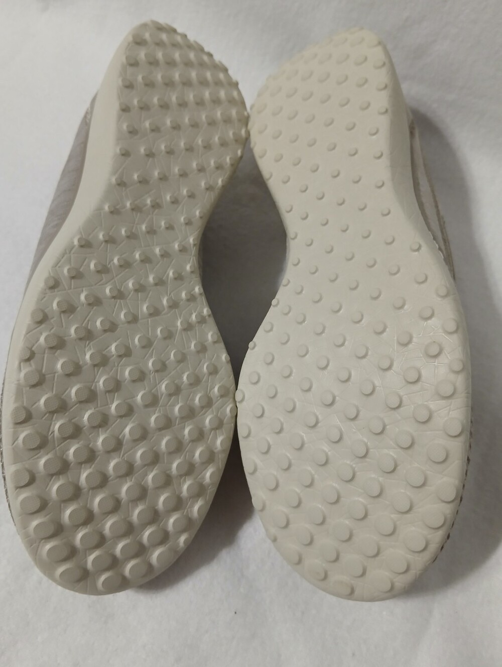 Skechers Women's Beige/Tan Slip-On Moccasin Sneaker Size 8.5 - Picture 8 of 14